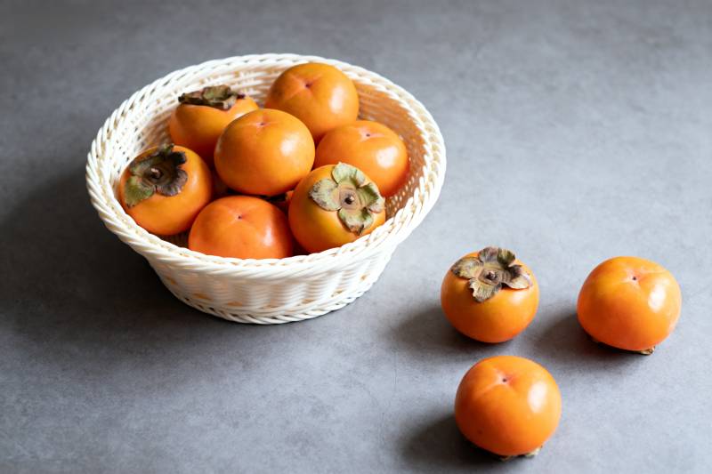 篮中柿子 秋意浓图片