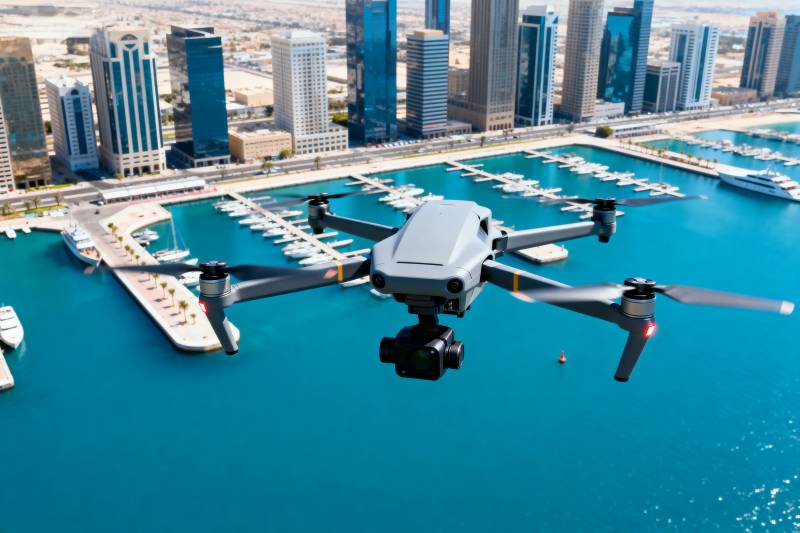 无人机俯瞰城市港湾图片