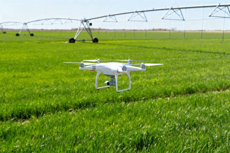 无人机农田巡检图片