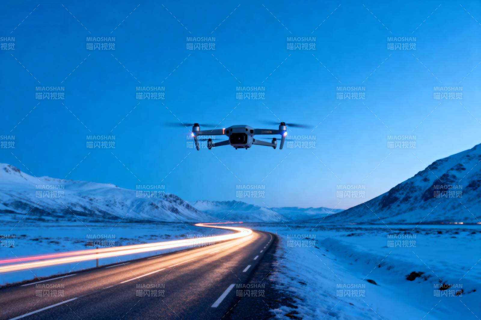 雪原夜航无人机图片