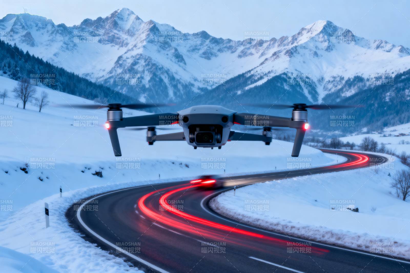 雪域航拍 光影驰骋图片