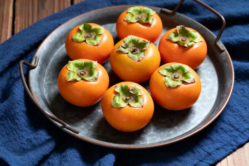 柿子盘中摆放图片