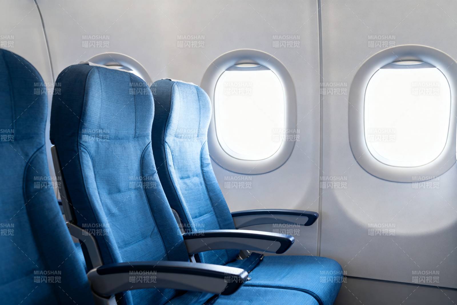 飞机客舱蓝色座椅图片