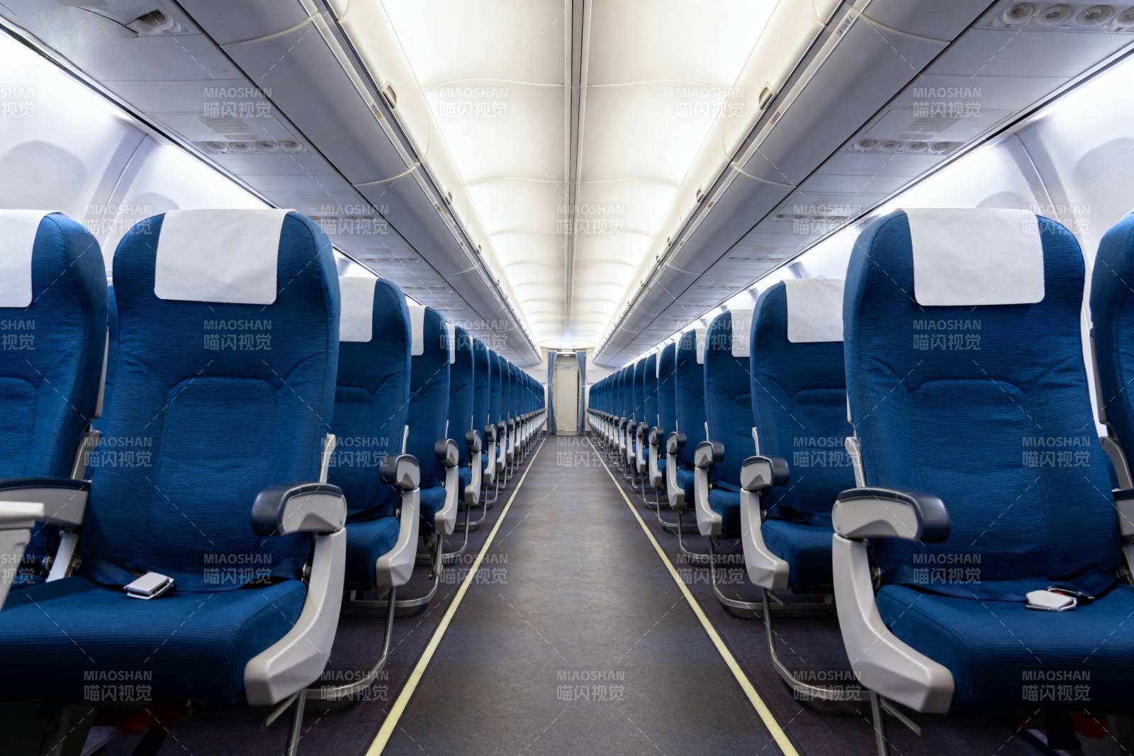 飞机客舱内部景象图片
