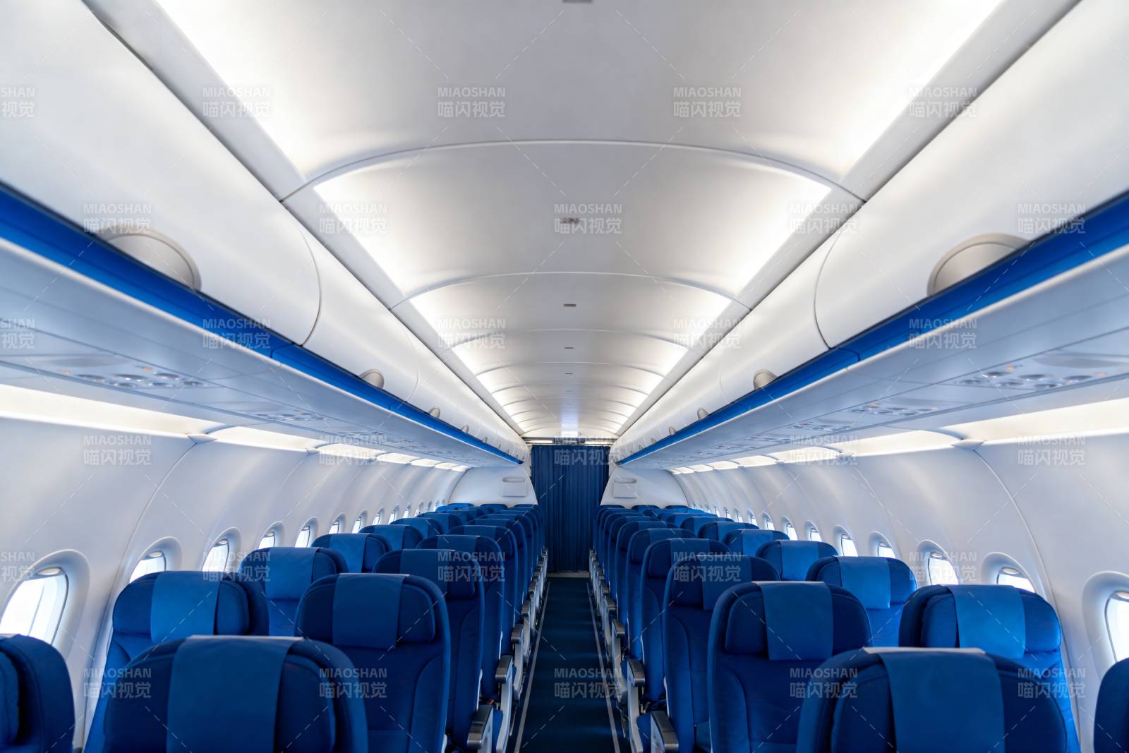 飞机客舱内部景象图片