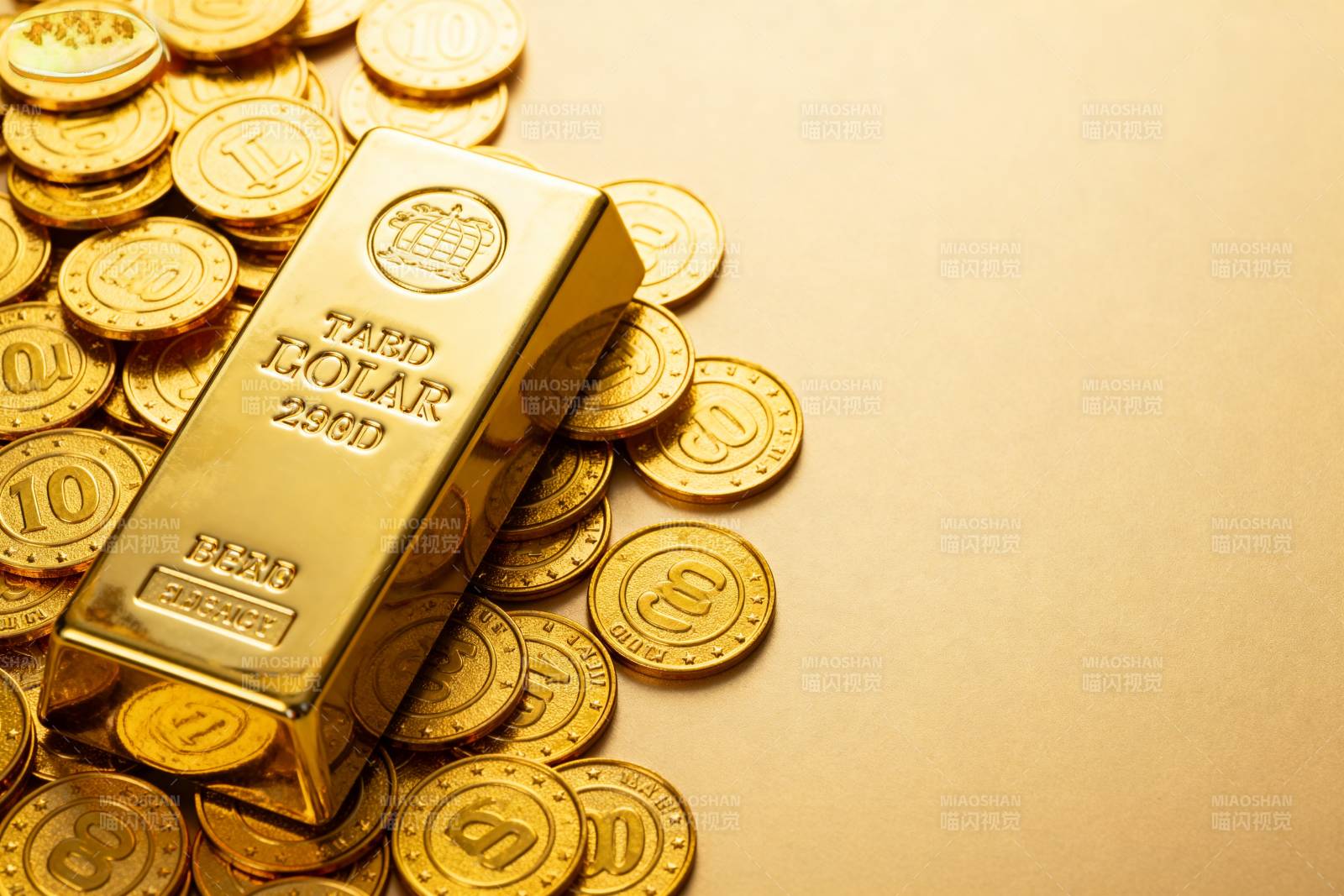 金条与金币堆叠图片