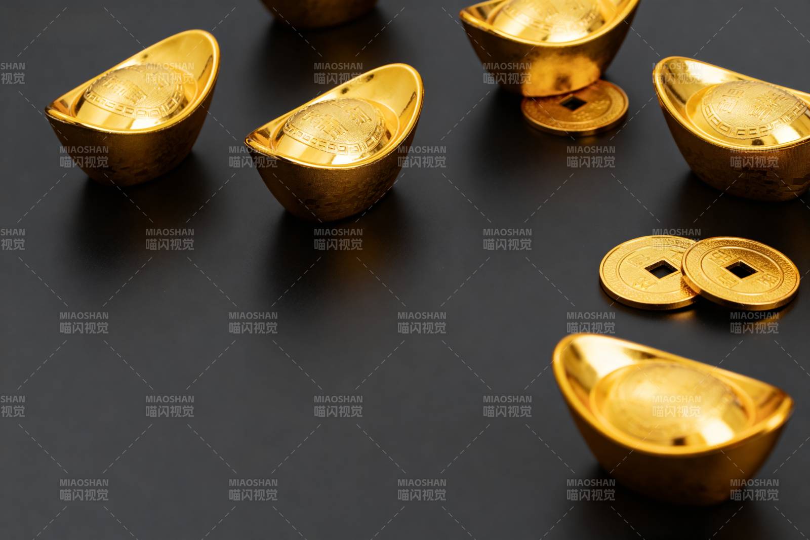 金元宝与金币摆放图片