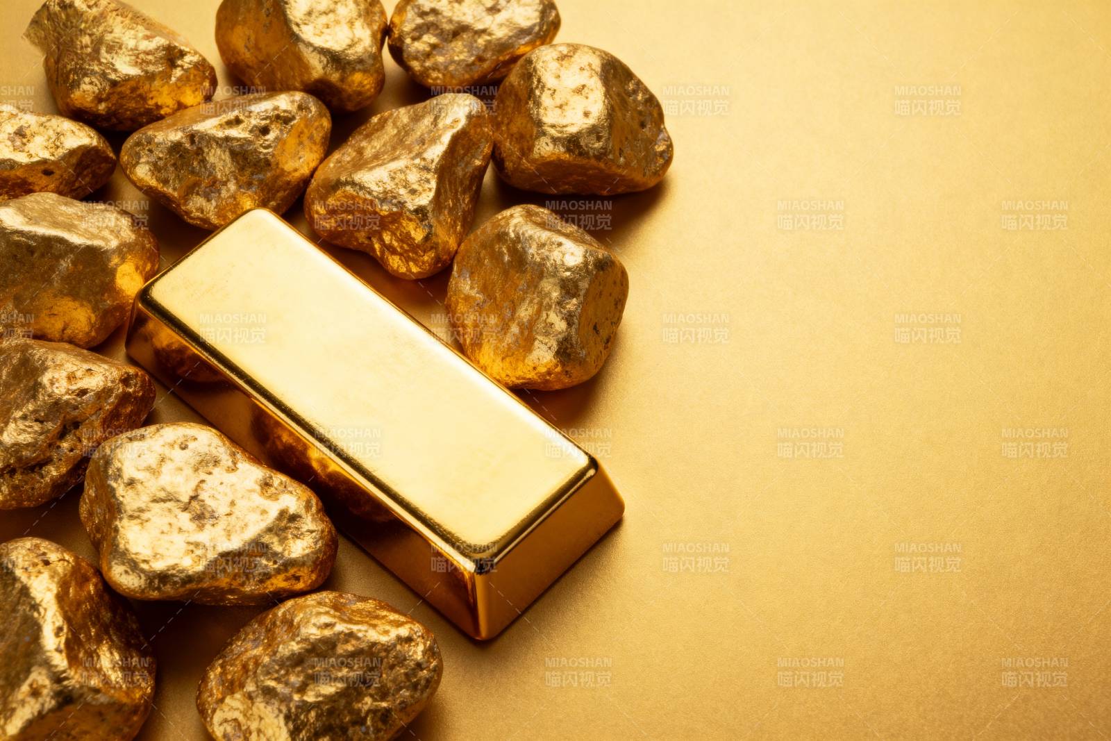 金条与金块闪耀图片