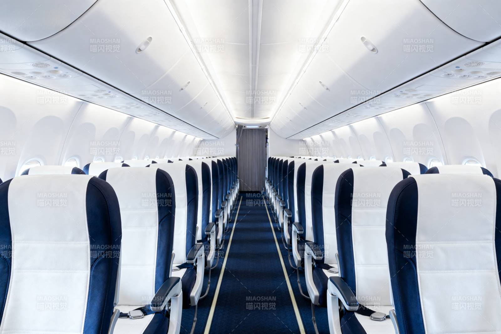飞机客舱内部景象图片