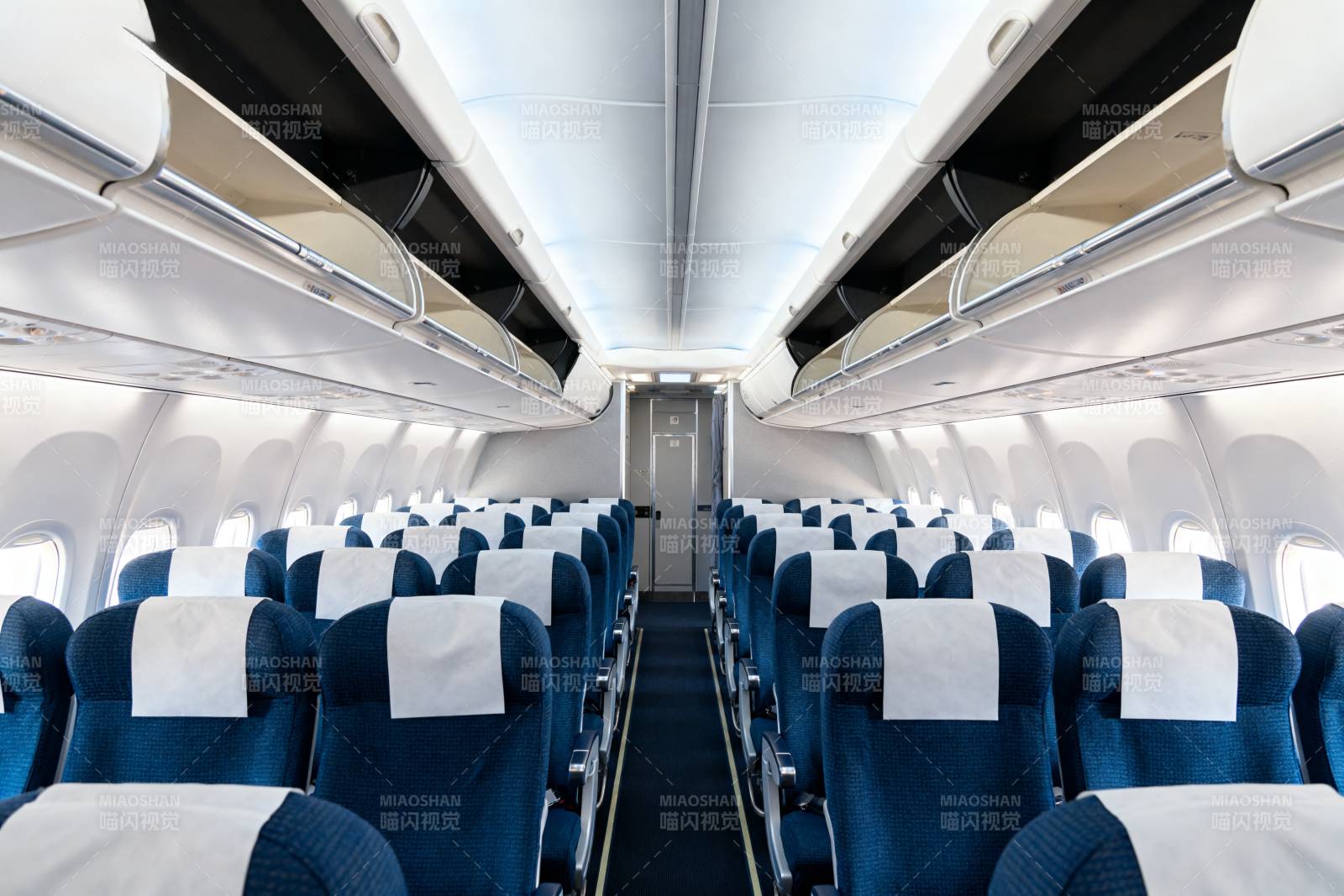 飞机客舱内部景象图片