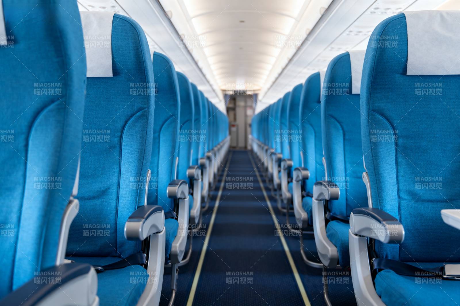 飞机客舱蓝色座椅图片