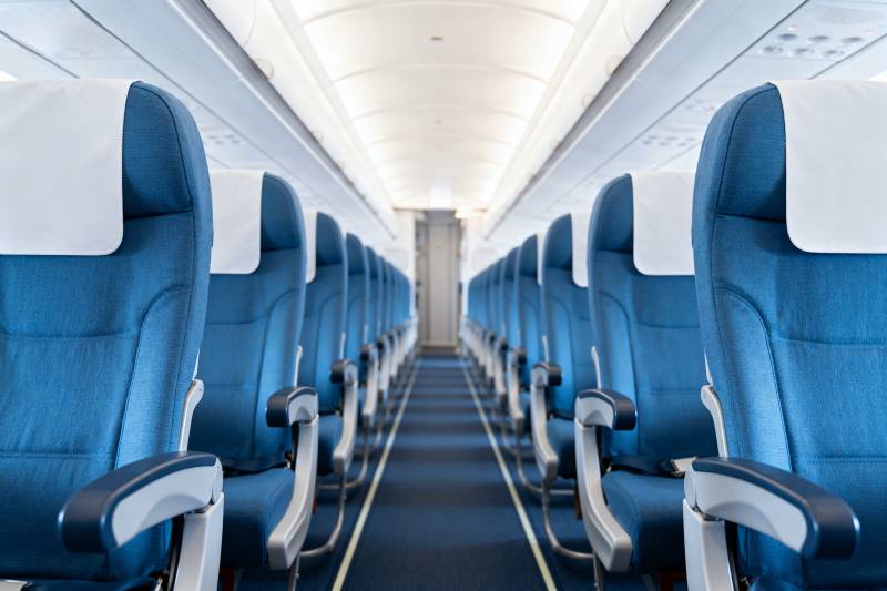飞机客舱蓝色座椅图片