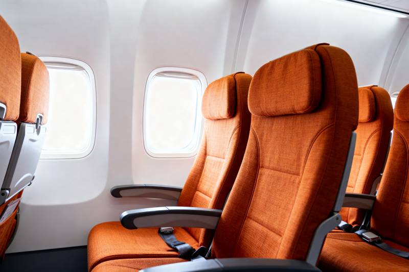 飞机橙色座椅舱内景图片