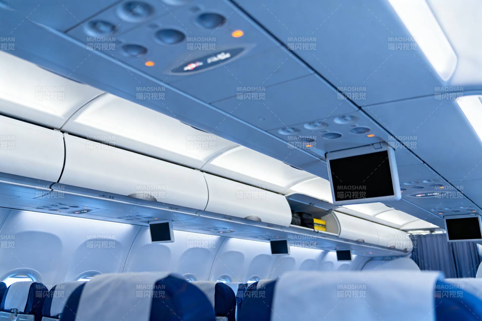 飞机客舱内部景象图片