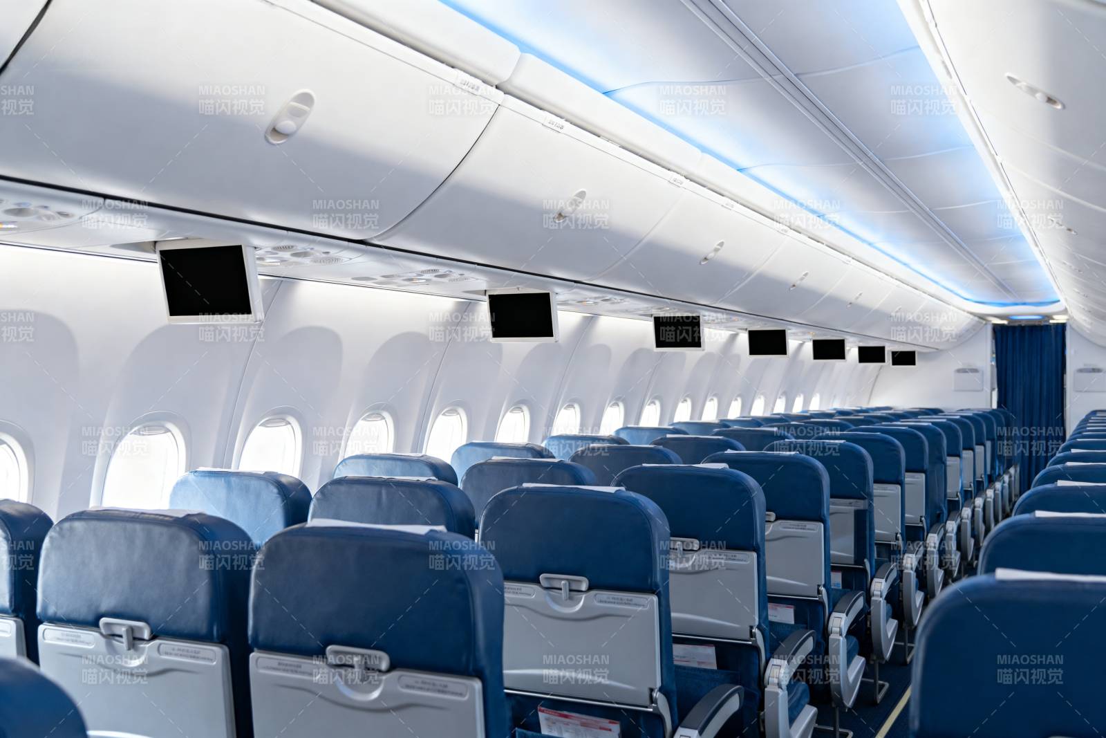 飞机客舱内部景象图片