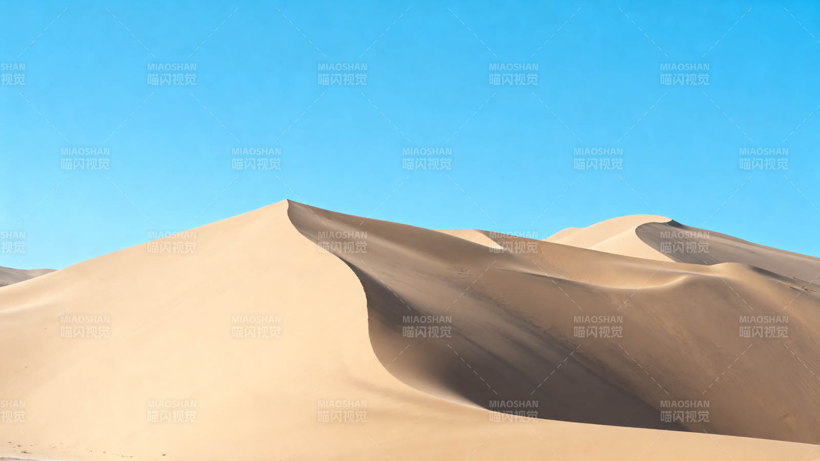 沙漠沙丘蓝天图片