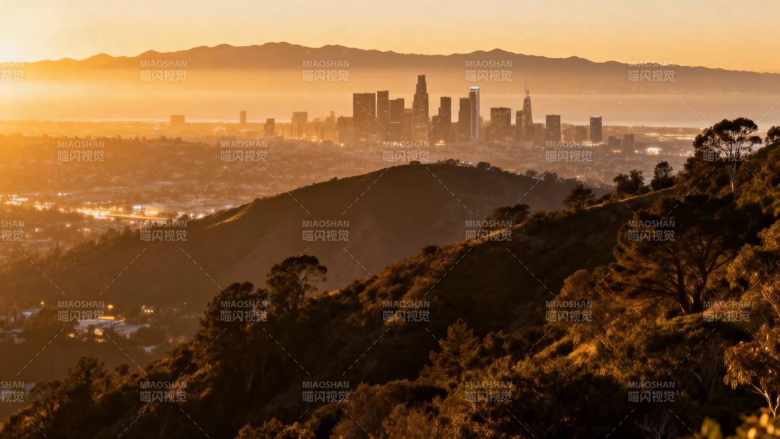 城市晨曦山景图片