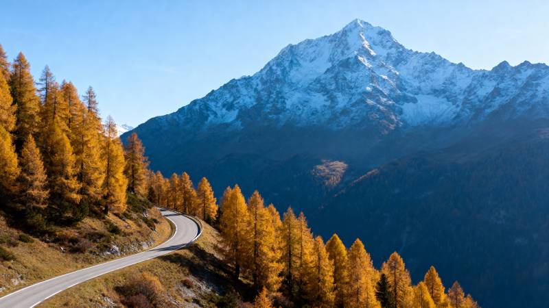 秋山雪峰公路图片