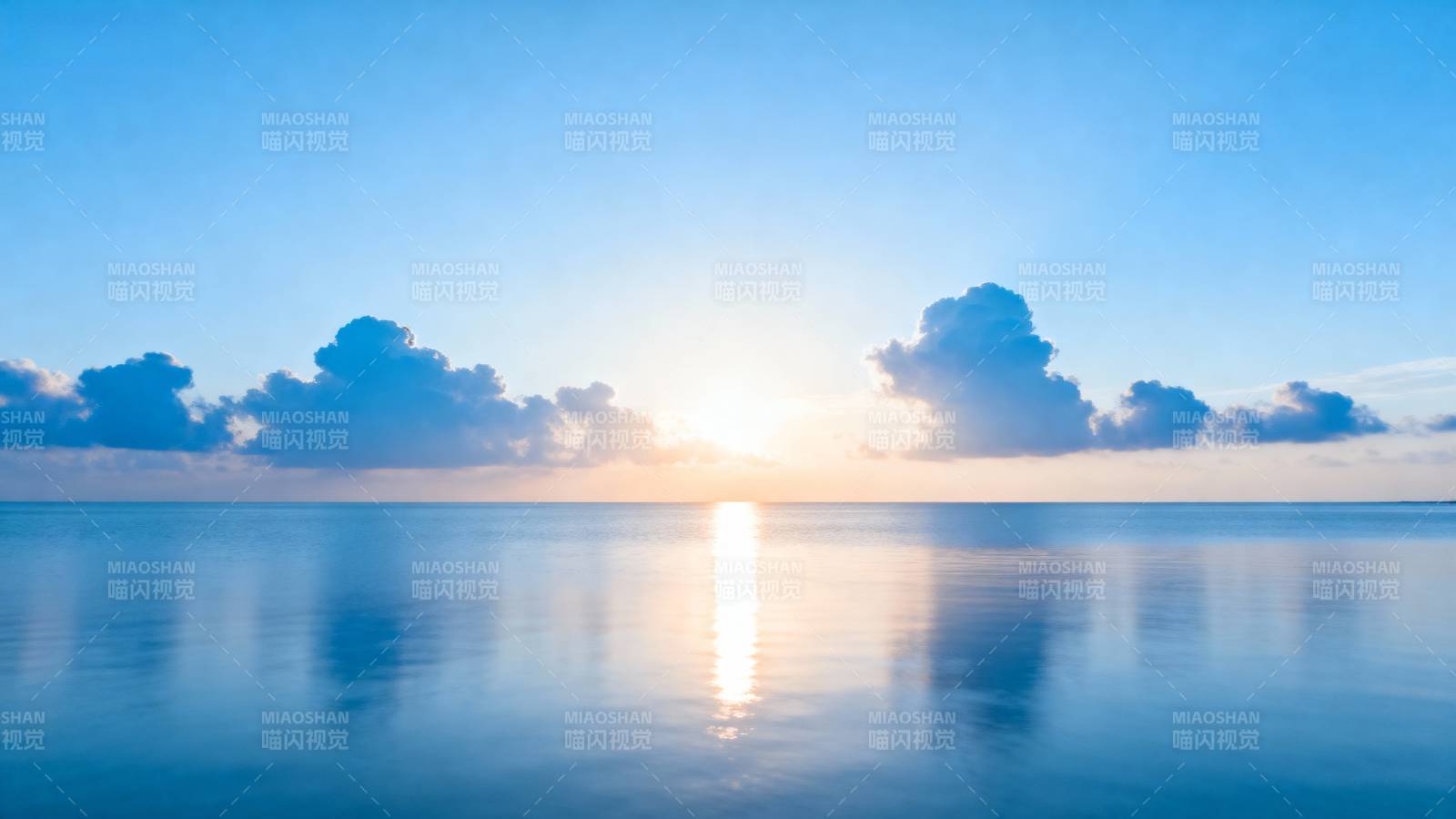 海天一色日出时图片