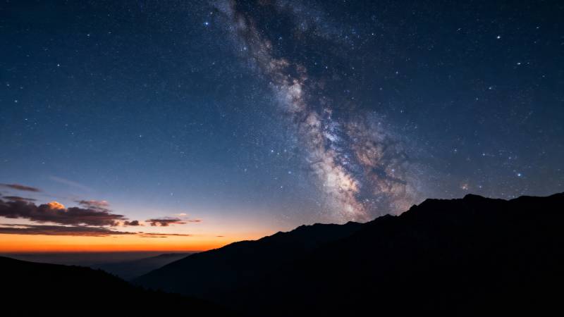银河夜空山影图片