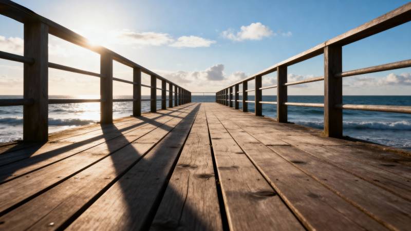 木桥通向海天图片