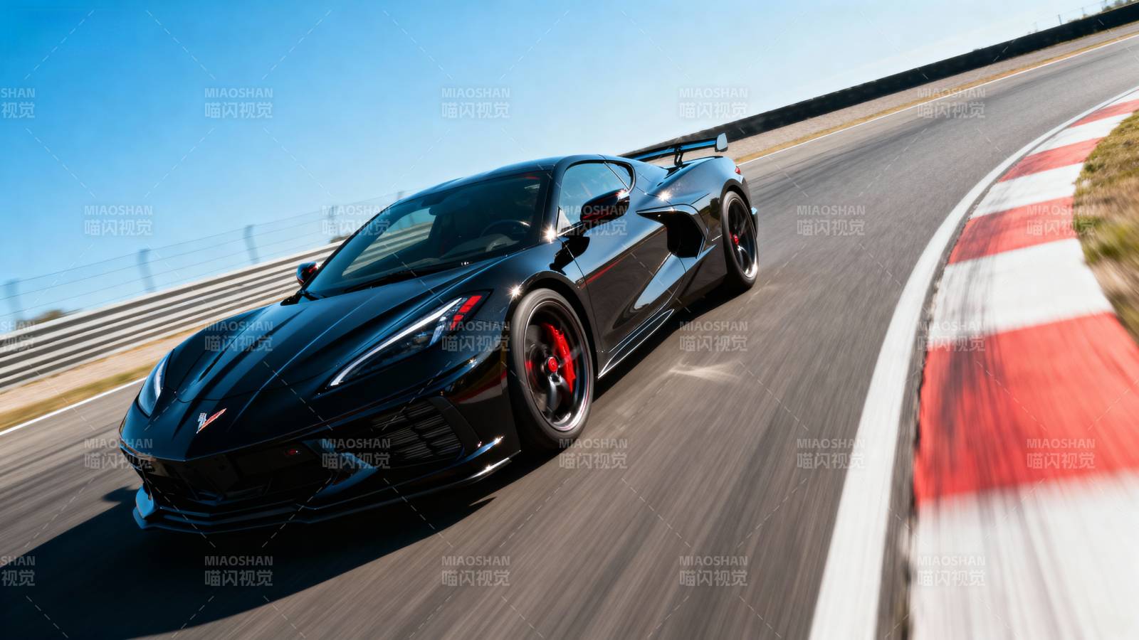 黑影疾驰赛道图片