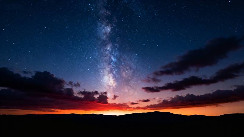 银河璀璨夜空图片