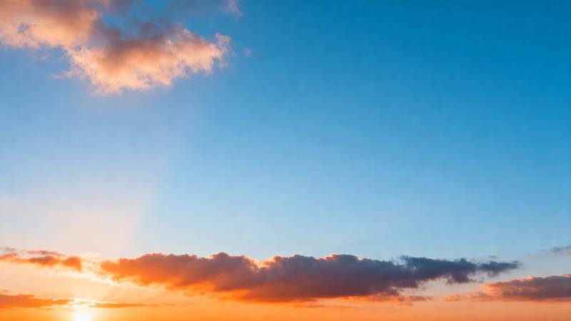 夕阳映照天际线图片