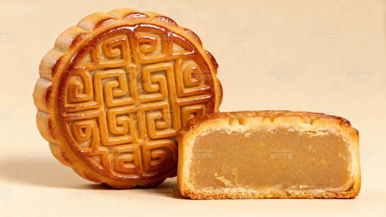 传统月饼 金黄诱人图片