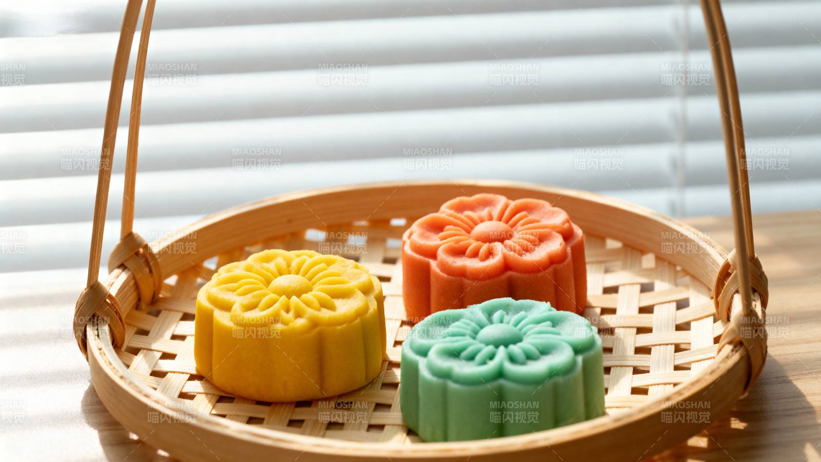 彩色月饼篮中摆图片