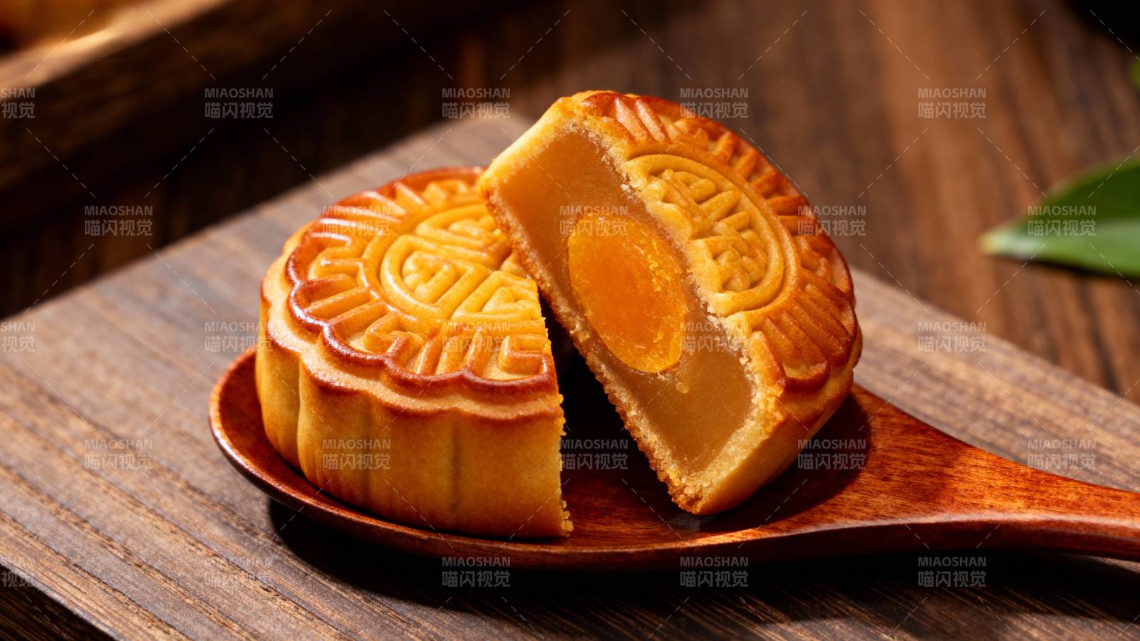 金黄月饼 香甜诱人图片