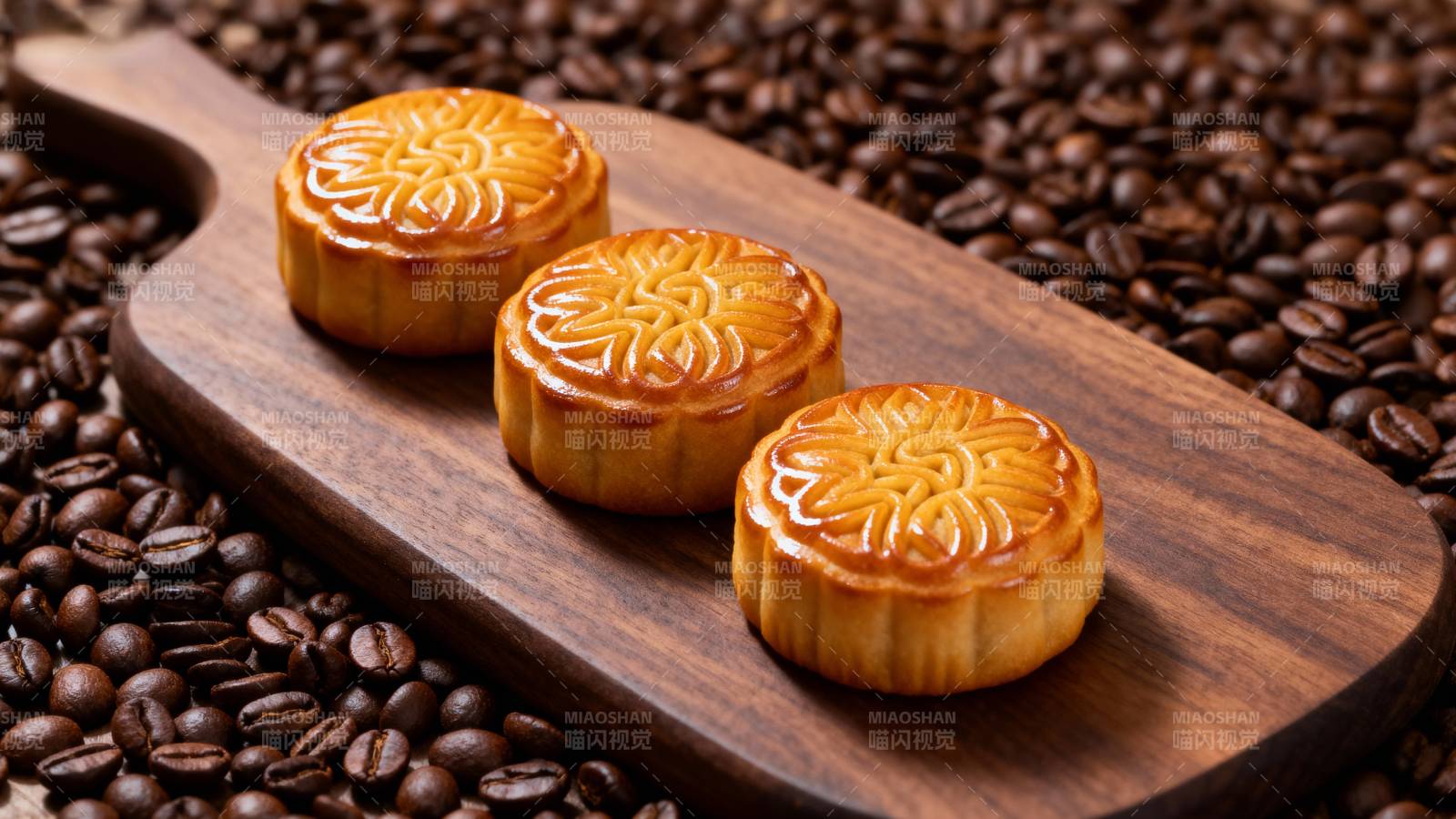 月饼与咖啡豆图片