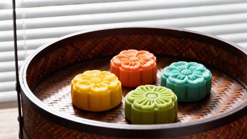 彩色花形糕点图片