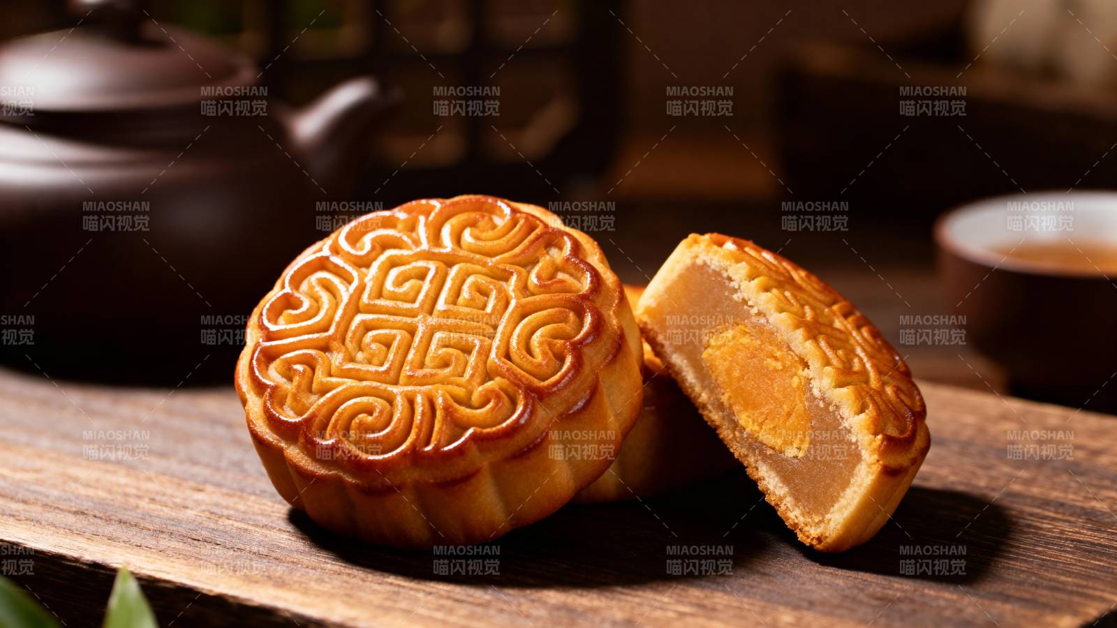 中秋月饼 金黄诱人图片