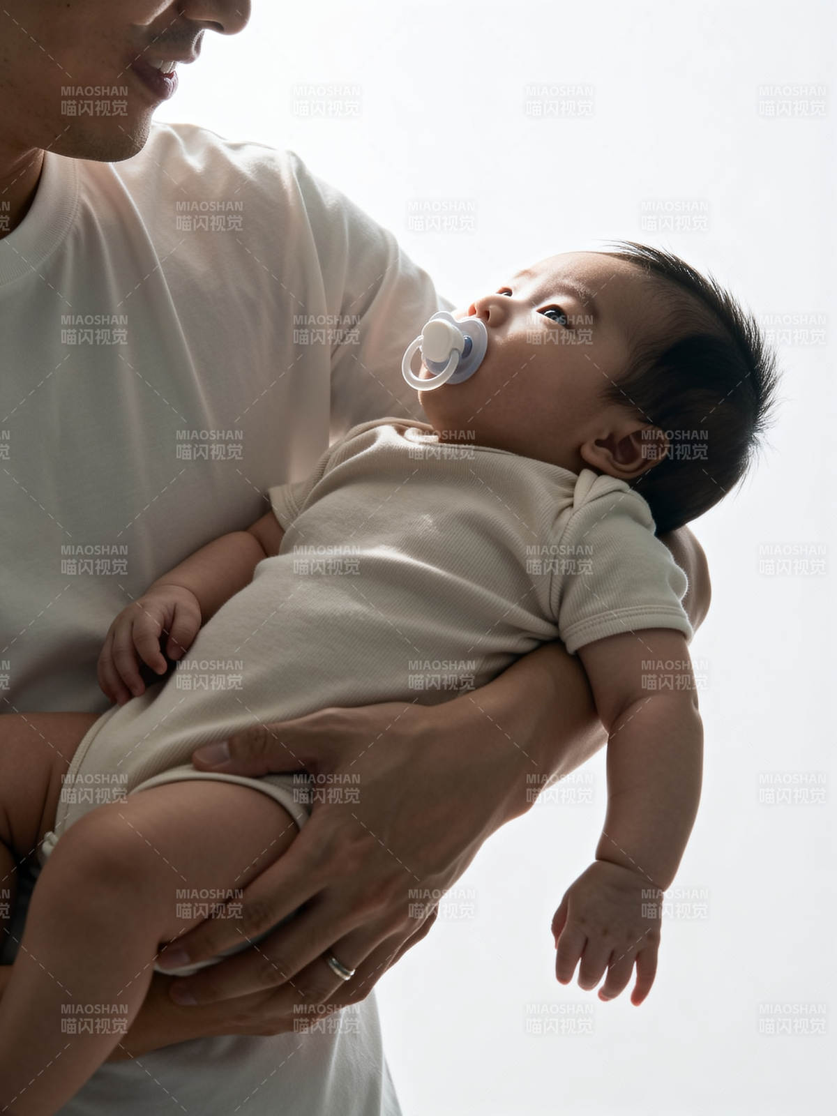 父爱如山 温柔守护图片