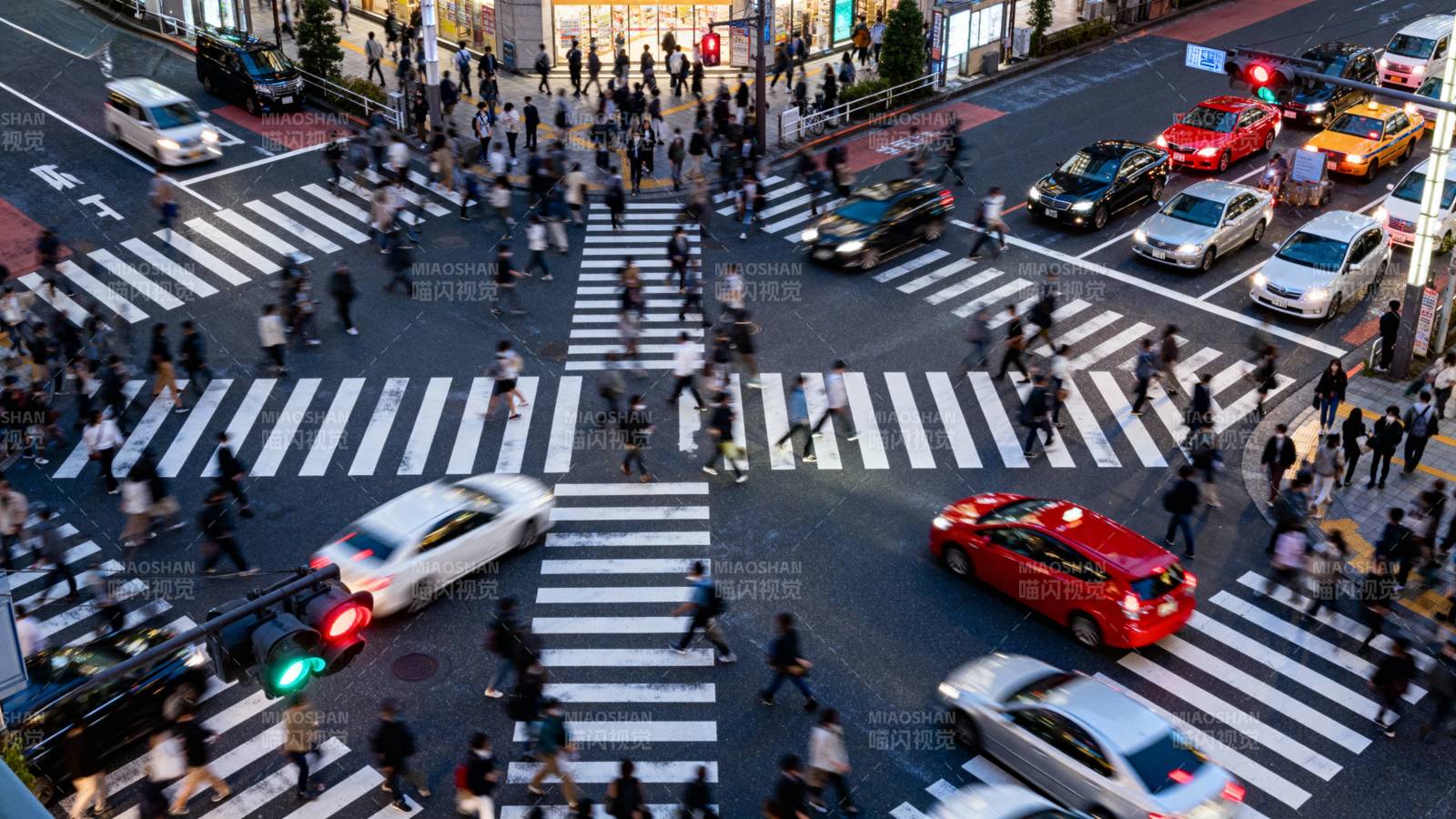 繁忙十字路口图片
