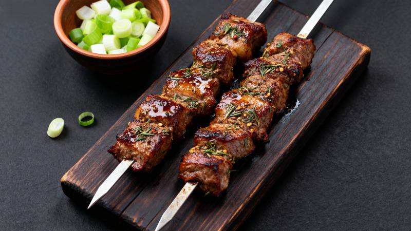 烤肉串配青葱图片