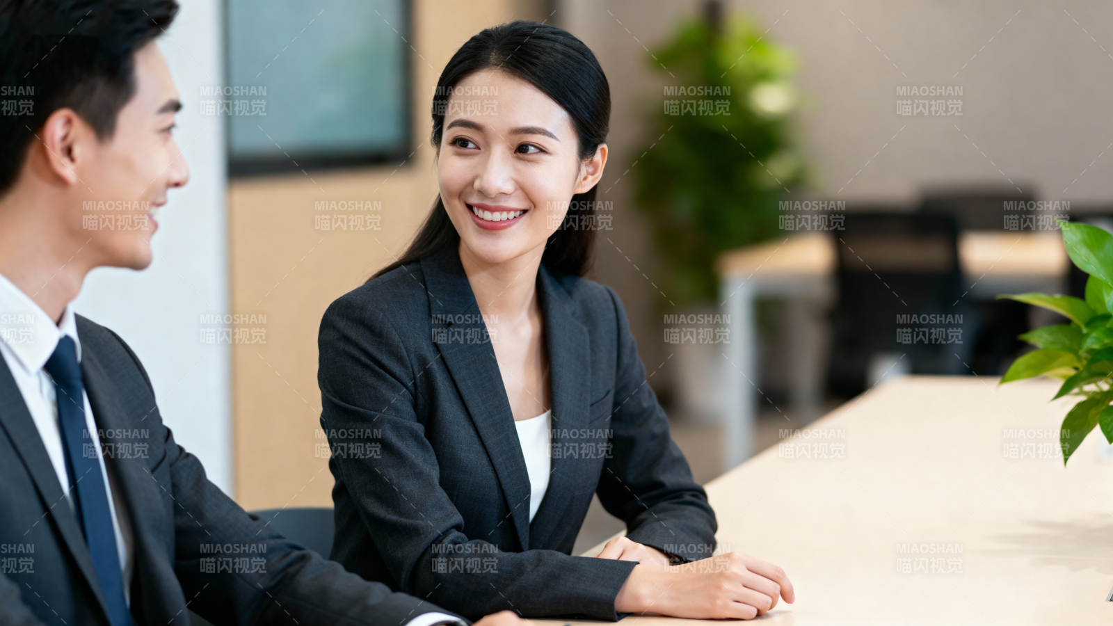 职场对话瞬间图片