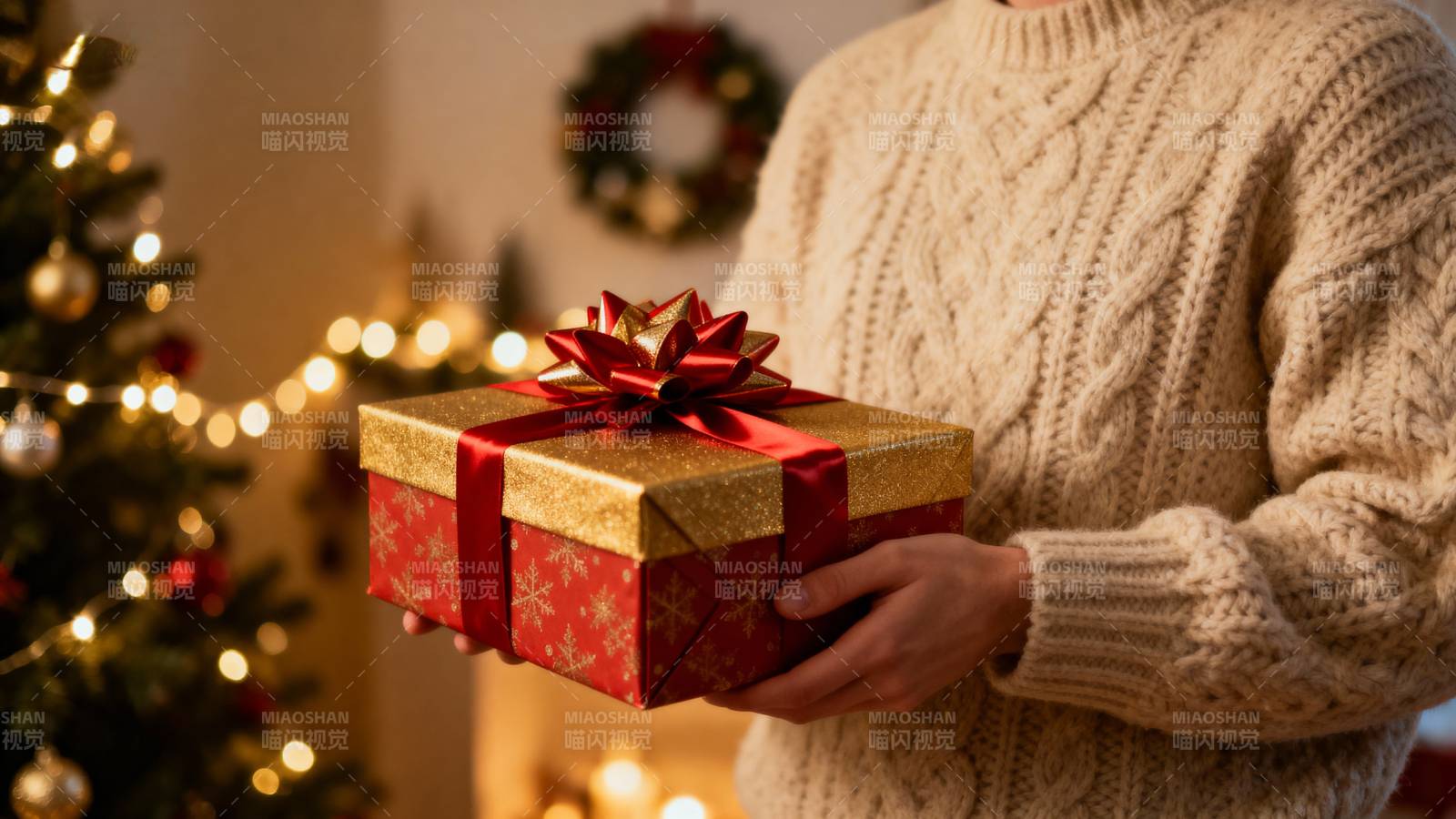 圣诞礼物温馨时刻图片