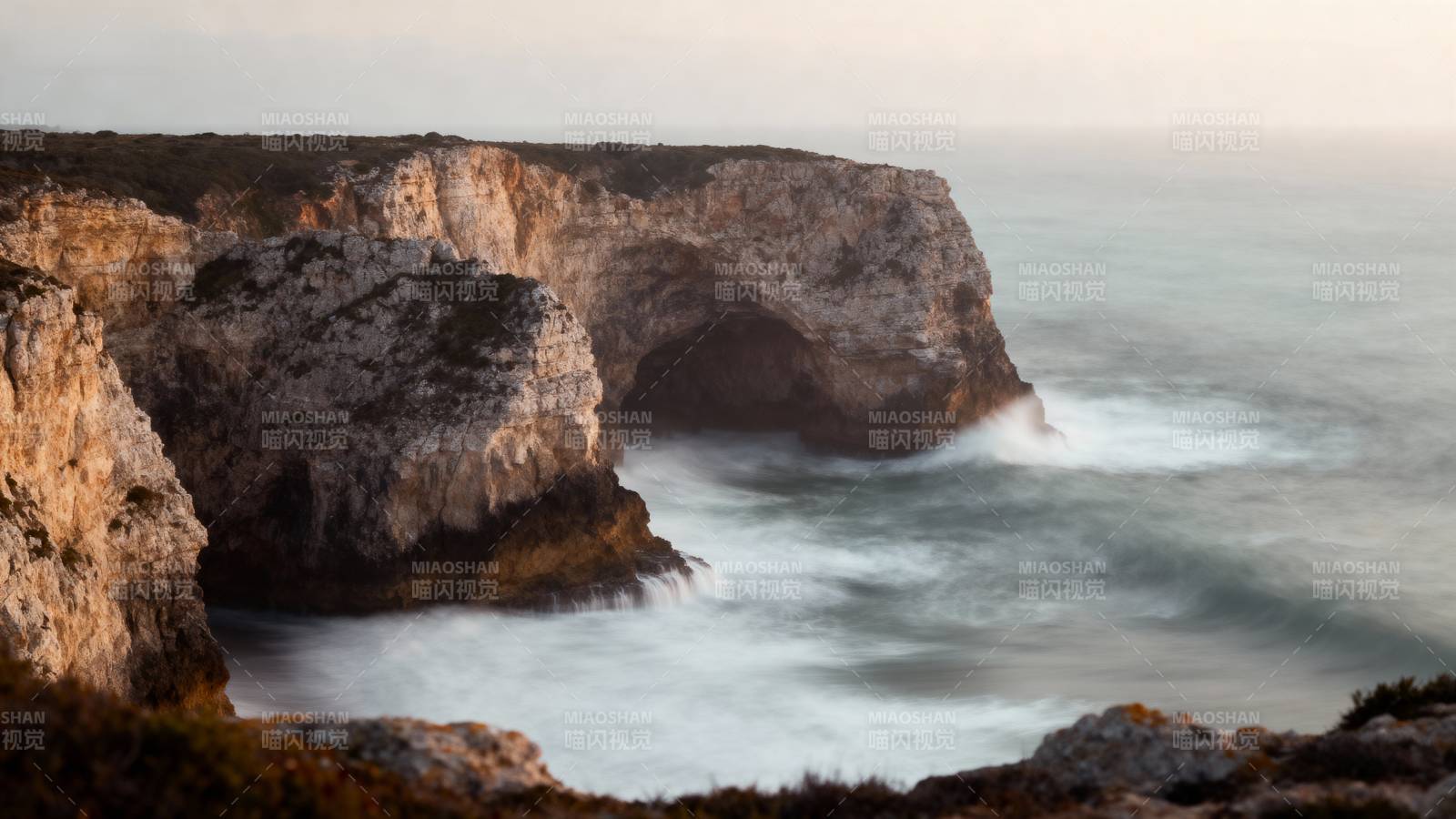 海蚀洞奇观图片