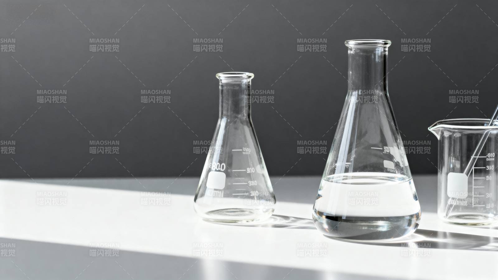 实验室玻璃器皿图片