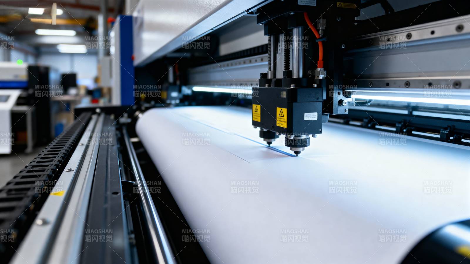 工业打印机作业中图片