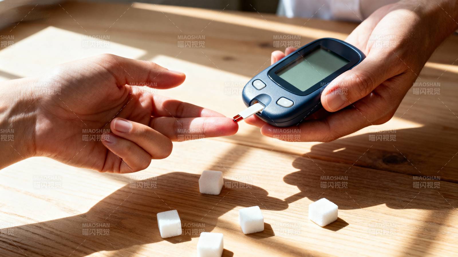 血糖检测与糖块对比图片