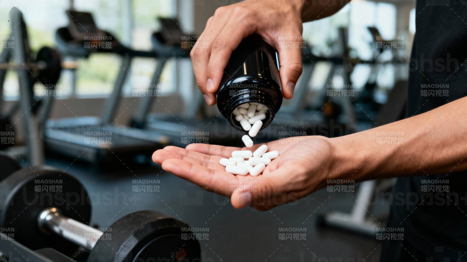 健身补剂服用瞬间图片