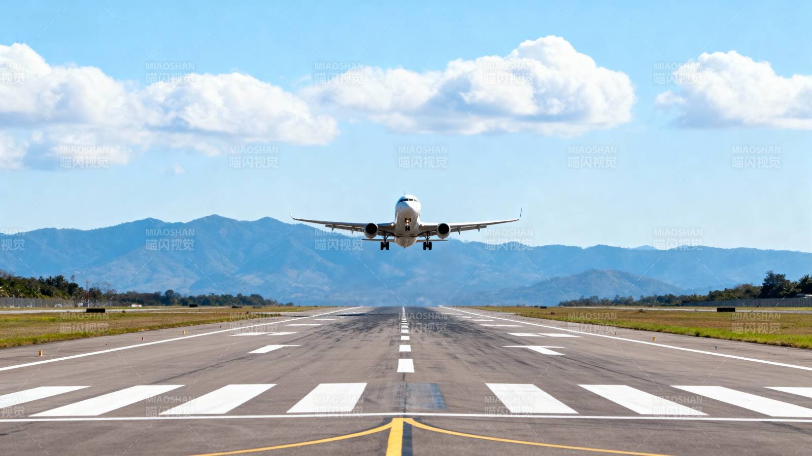 飞机降落跑道图片