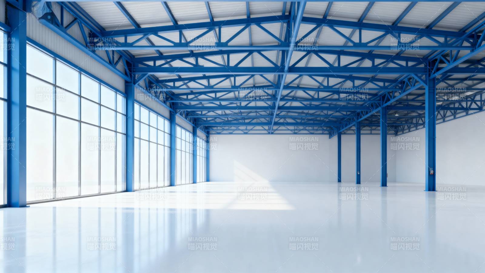 宽敞明亮的工业厂房图片