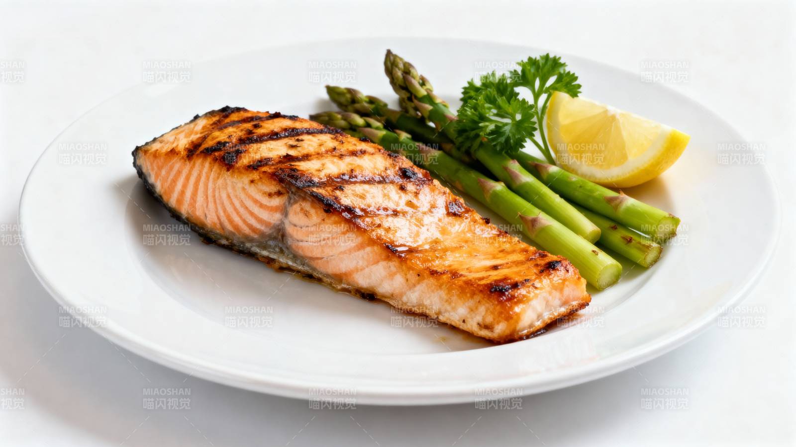 香煎三文鱼配芦笋图片