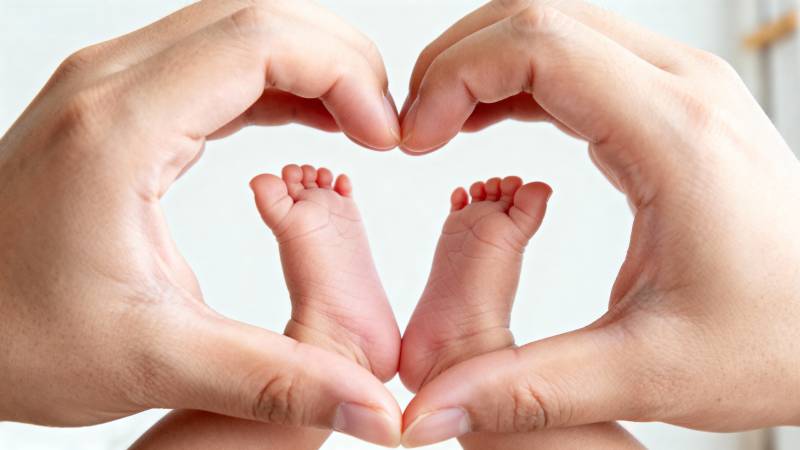 爱的初生之足图片