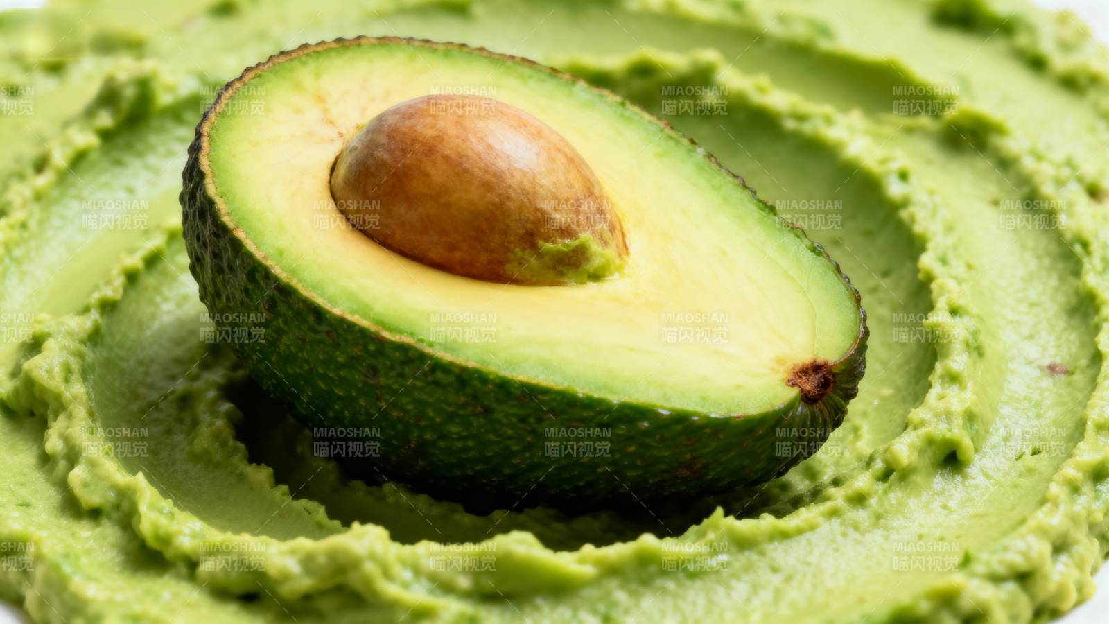 牛油果与泥状酱料图片