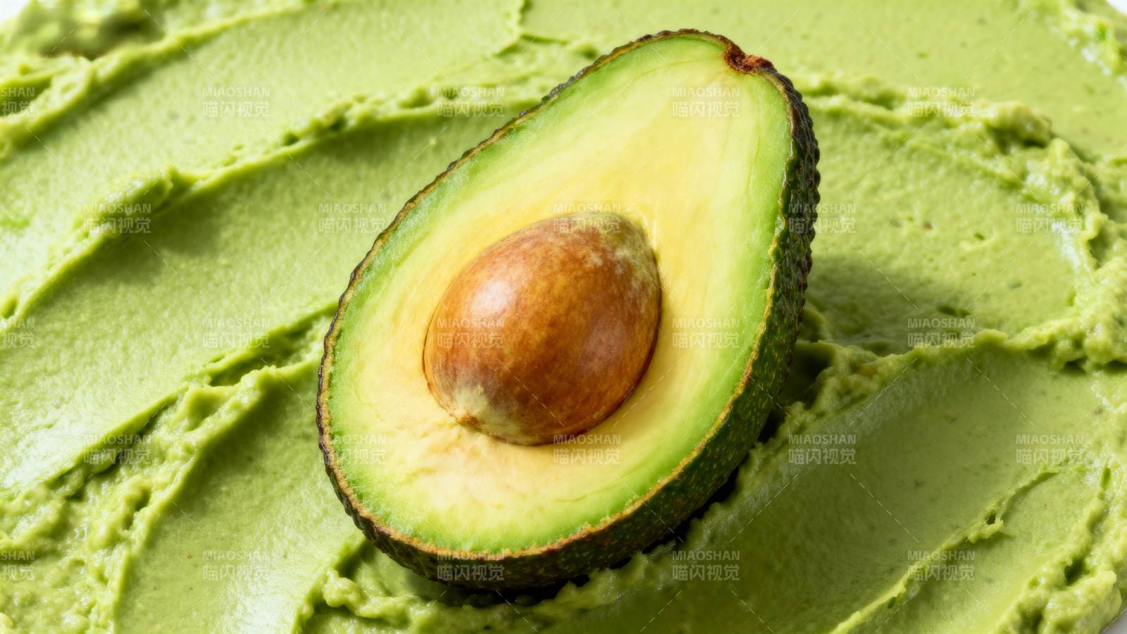 牛油果切片特写图片